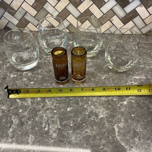 Bundle of glasses: Glenlivet, Glenmorangie, and Quervo 1800 - Picture 3 of 10